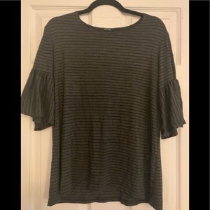 Women’s ruffle sleeve tee